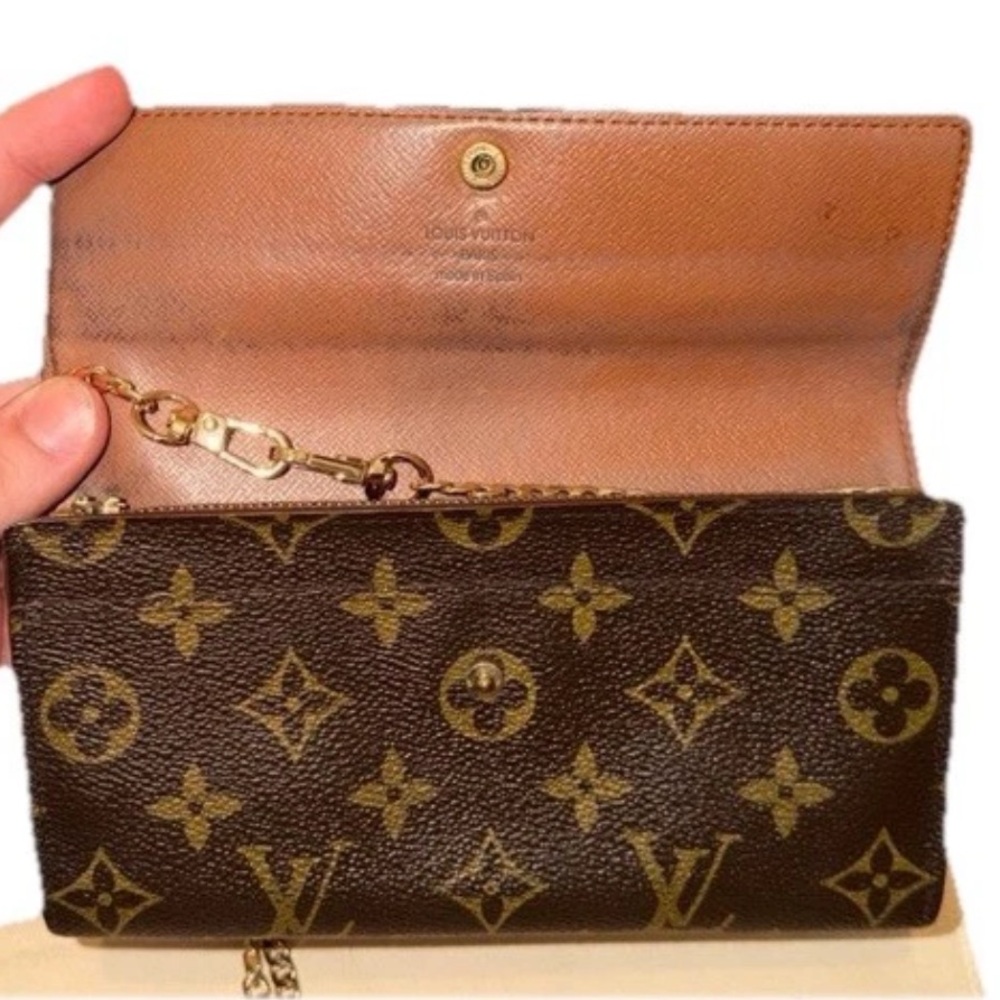 LOUIS VUITTON
Pre-Loved Brown Monogram Wallet - Picture 6 of 10